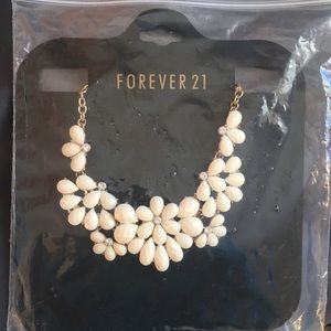 NWT Forever 21 statement necklace